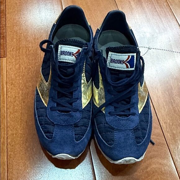 Brooks Vanguard sneakers in navy blue suede with gold accents size 7 - Picture 1 of 8